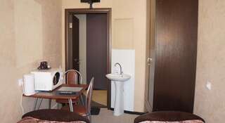 Гостиница Гостевой Дом Чилаут Нижний Новгород Стандартный двухместный номер с 2 отдельными кроватями и общей ванной комнатой-5